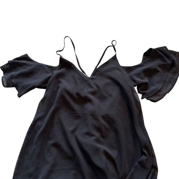 Tobi new with tags black cold shoulder dress size medium - Picture 3 of 4
